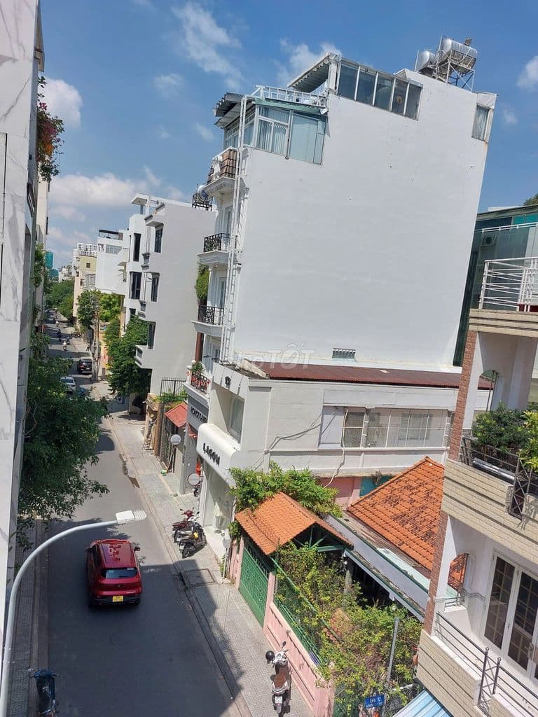 Hiếm! Nhà 5 tầng Tân Định Q1 ngang 5.5m kinh doanh đỉnh nhỉnh 10.x tỷ