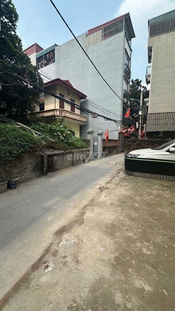 BÁN MẢNH ĐẤT XUÂN ĐỈNH. Ô TÔ ĐỖ CỬA.