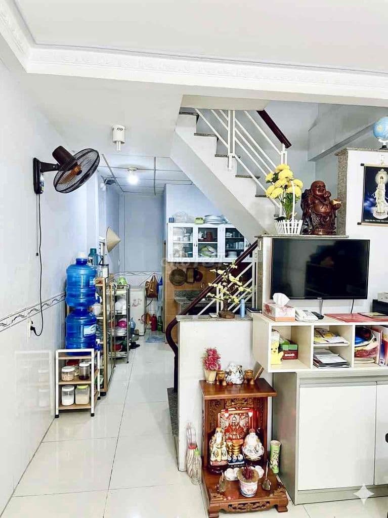 Nhà 3 Tầng CMT8 Quận 10 giá 3tỷ - Ảnh 3