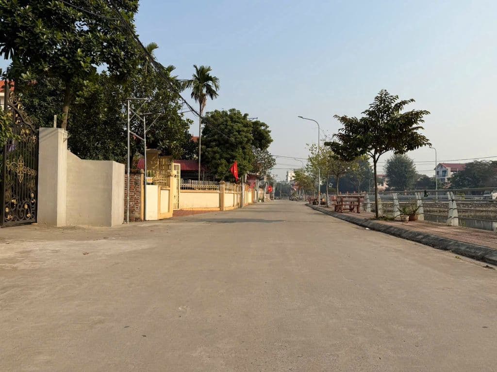 93m2, mặt tiền 5 tại mặt Hồ Võng Ngoại, ô tô tải đỗ cửa, view hồ