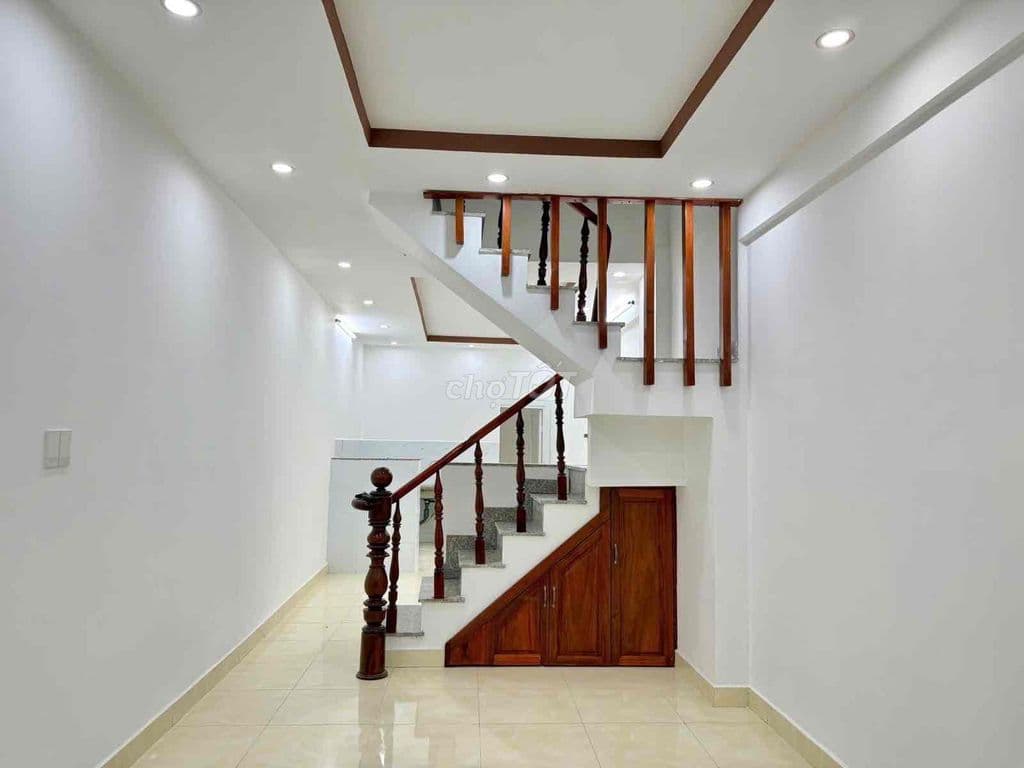 Ngay Ngã Tư Thủ Đức 54m2 Hẻm Xe Hơi Giá 4.9 Tỷ