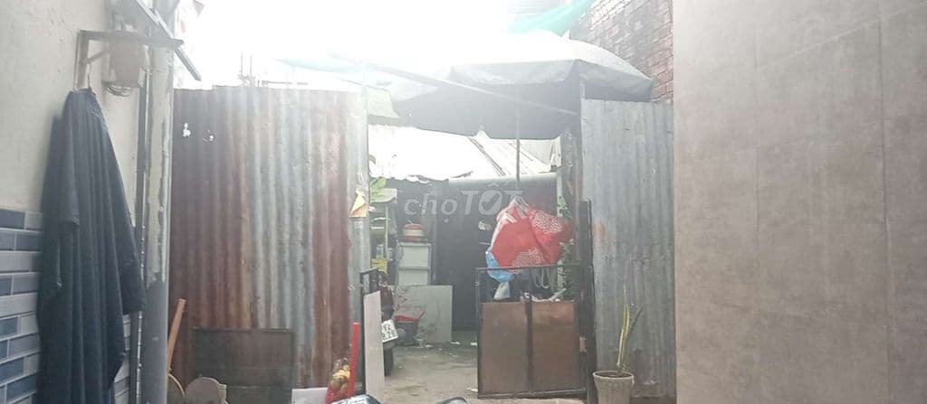 Nhà nát ngay vòng xoay Nguyễn Kiệm - Phạm Văn Đồng
