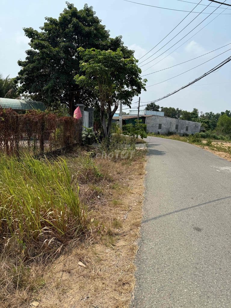 cần bán mảnh vườn 867,5m2 nở hậu