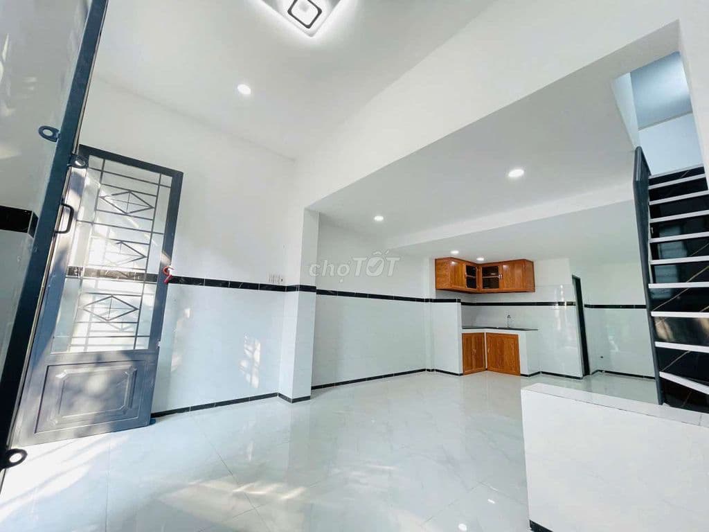 Nhà đẹp 2 tầng đ49 HBC 1ty750 TL - Ảnh 3