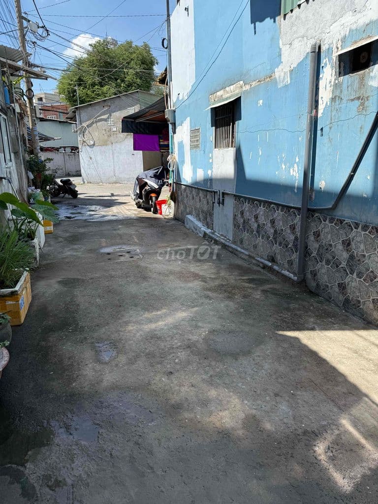 Nhà Trần Thị Cờ gần bia Tiger