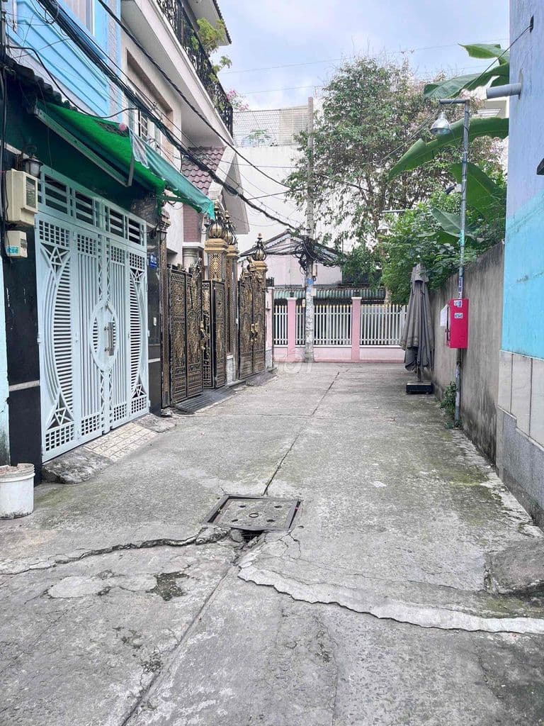 Bán nhà nát hẻm 4m Nguyễn Sơn 4,3 x 12m giá 5,35 tỷ