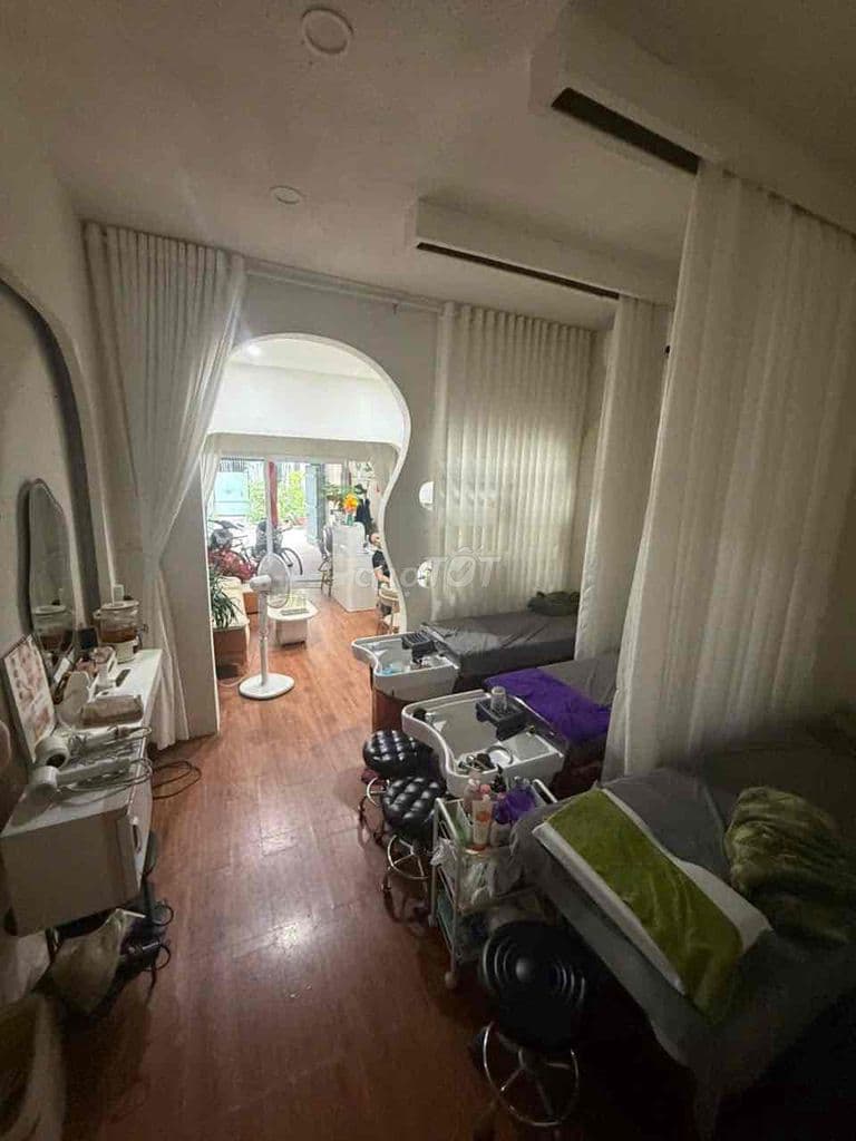 Bán gấp spa 1 trệt 2 lầu mặt tiền đường 13 Q2, 126m2