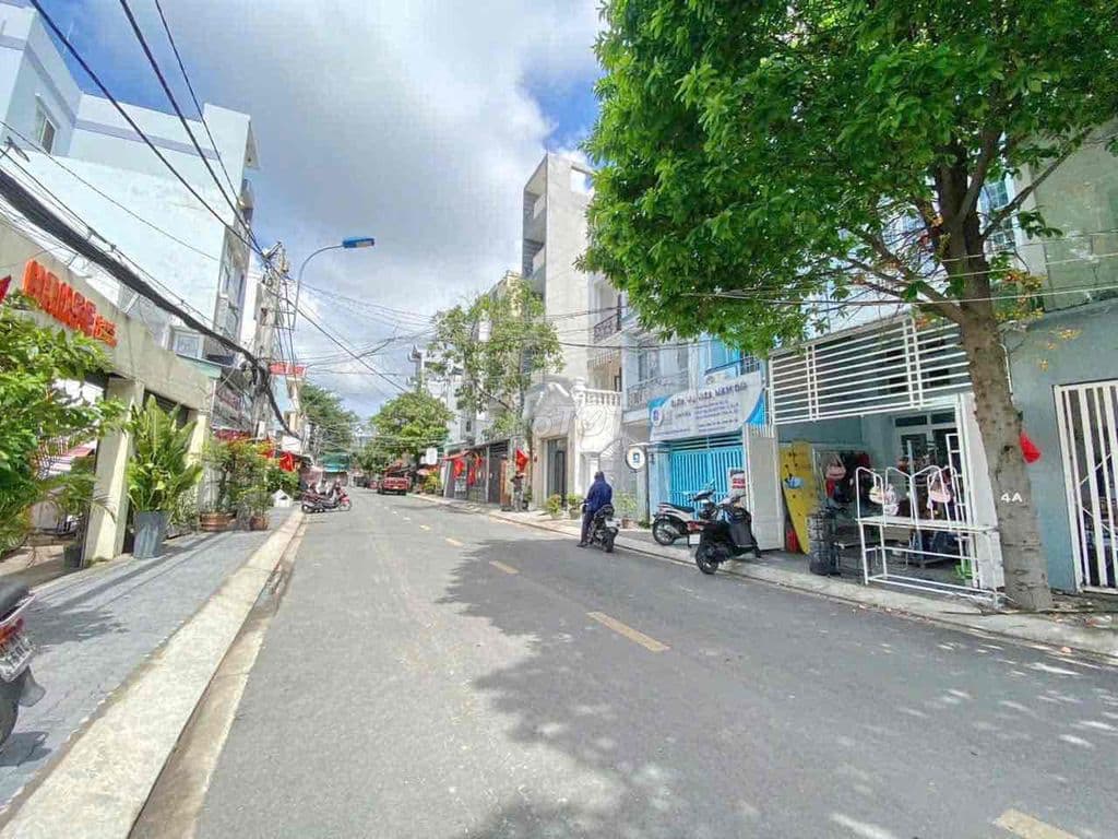 ngang 5m MT đường số 49 gần lâm văn bền