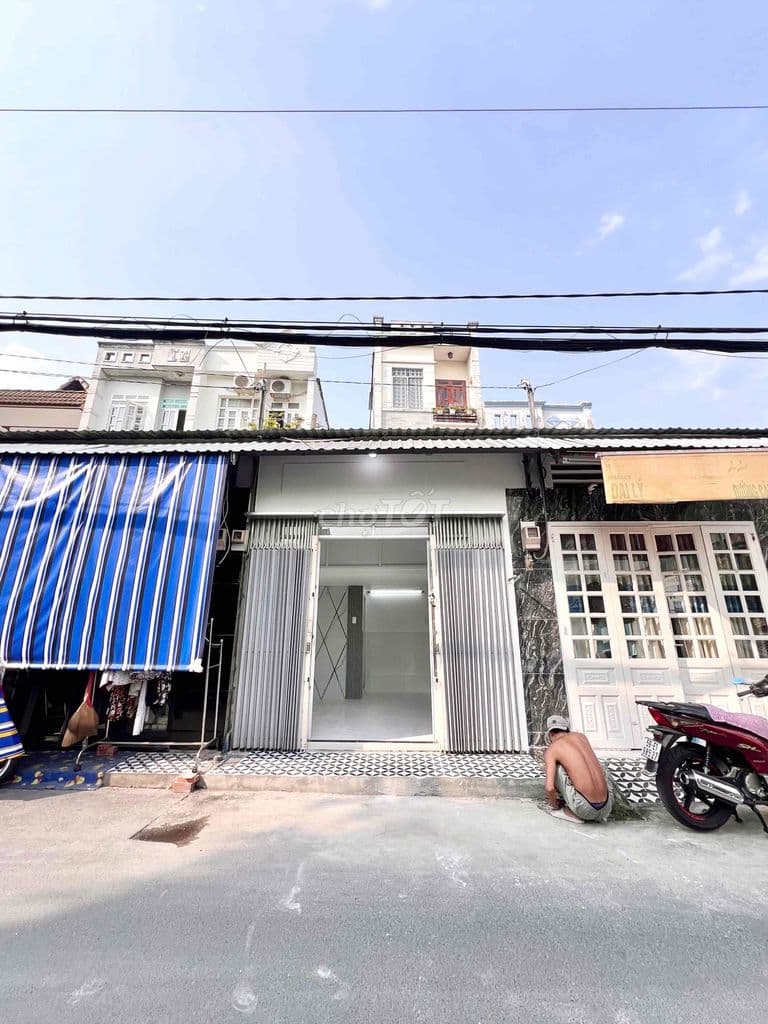 Bán nhà nhỏ mặt tiền đường thông q12