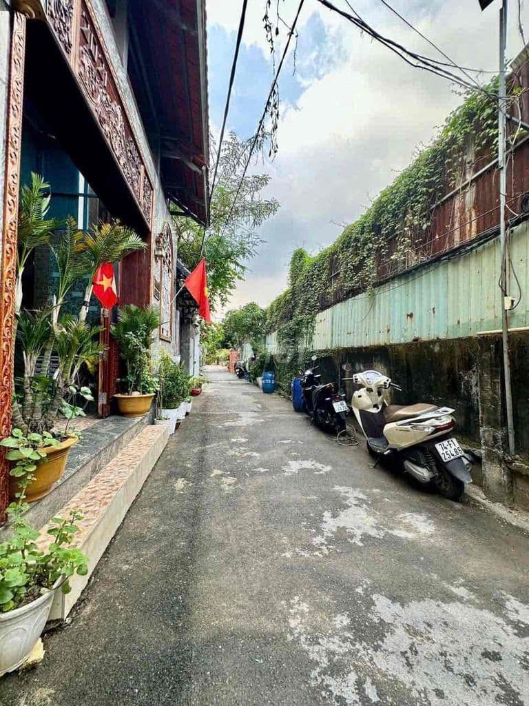 Nhà Dương Quãng Hàm, P6, Gò Vấp, 96m2, HXH, 10tỷ.