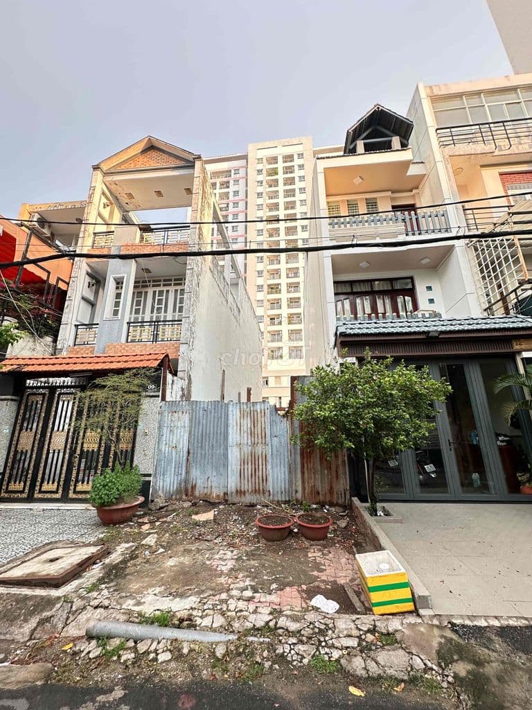 ĐẤT 4 X 22 M. NGAY ĐƯỜNG SỐ 6. TÊN LỬA . KẾ BÊN NHÀ THỜ PHAO LÔ