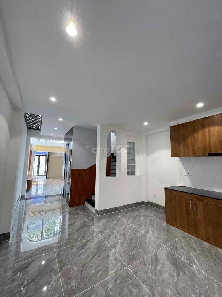 chính chủ gui bán căn nhà 1 lửng 2 lầu ngang 4m dài 15m vuông vức - Ảnh 3