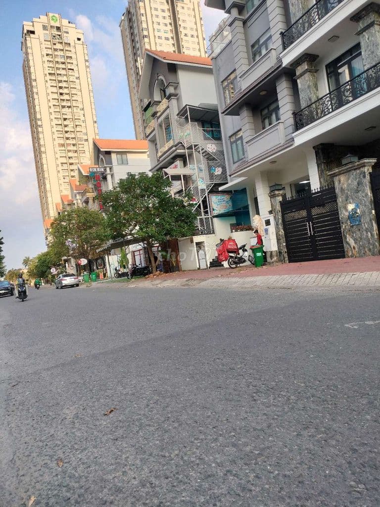 Bán Nhà Mặt Tiền DT:5x18 nhà 3Lầu phường Tân phong Quận 7 đường 20m - Ảnh 2