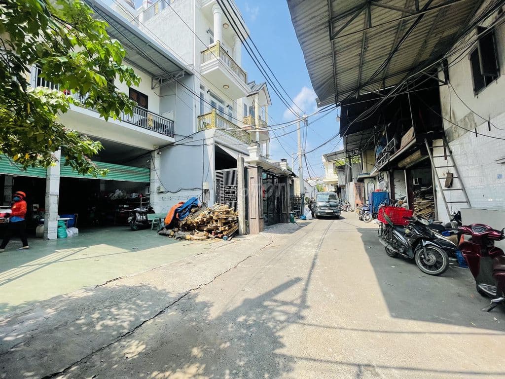 P. Tam Phú, HXT tránh, gần BV Thủ Đức nhà 2T 117m2 bán chỉ 5.99 tỷ.