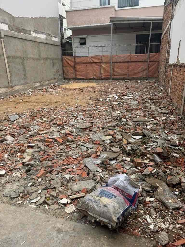 CẠNH TRƯỜNG NGUYỄN DU (P11 cũ) HẺM MỘT TRỤC - SÁT MẶT TIỀN.HƠN 6.5 TỶ - Ảnh 2