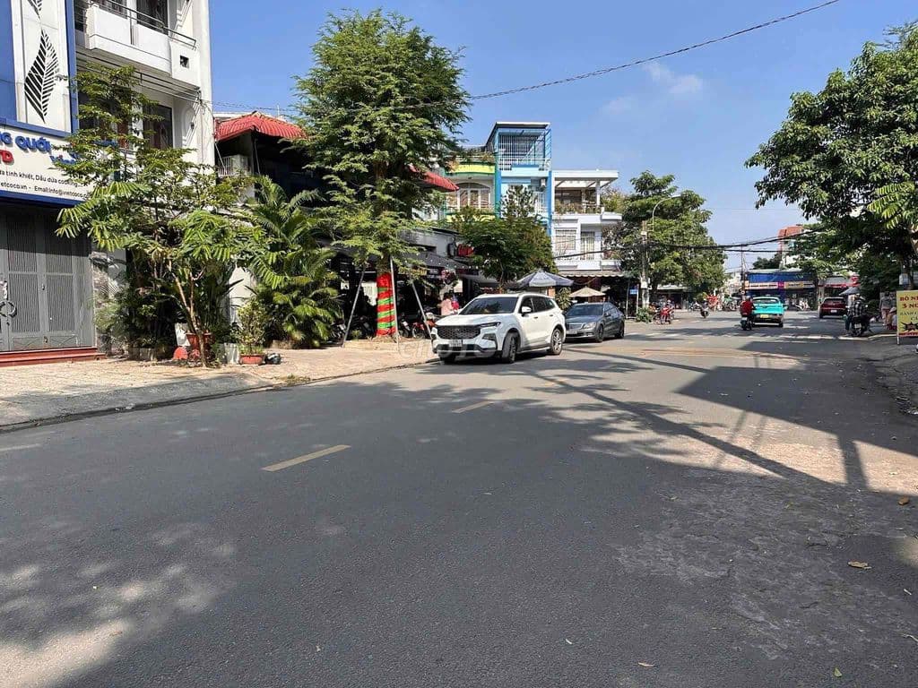 Nhà mặt tiền kinh doanh sầm uất Tên Lửa 4,5x20m 3,5 tấm 13,3 tỷ - Ảnh 2