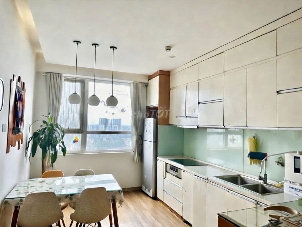 NƠI MỌI BÃO GIÔNG DỪNG LẠI SAU CÁNH CỬA - Ảnh 3