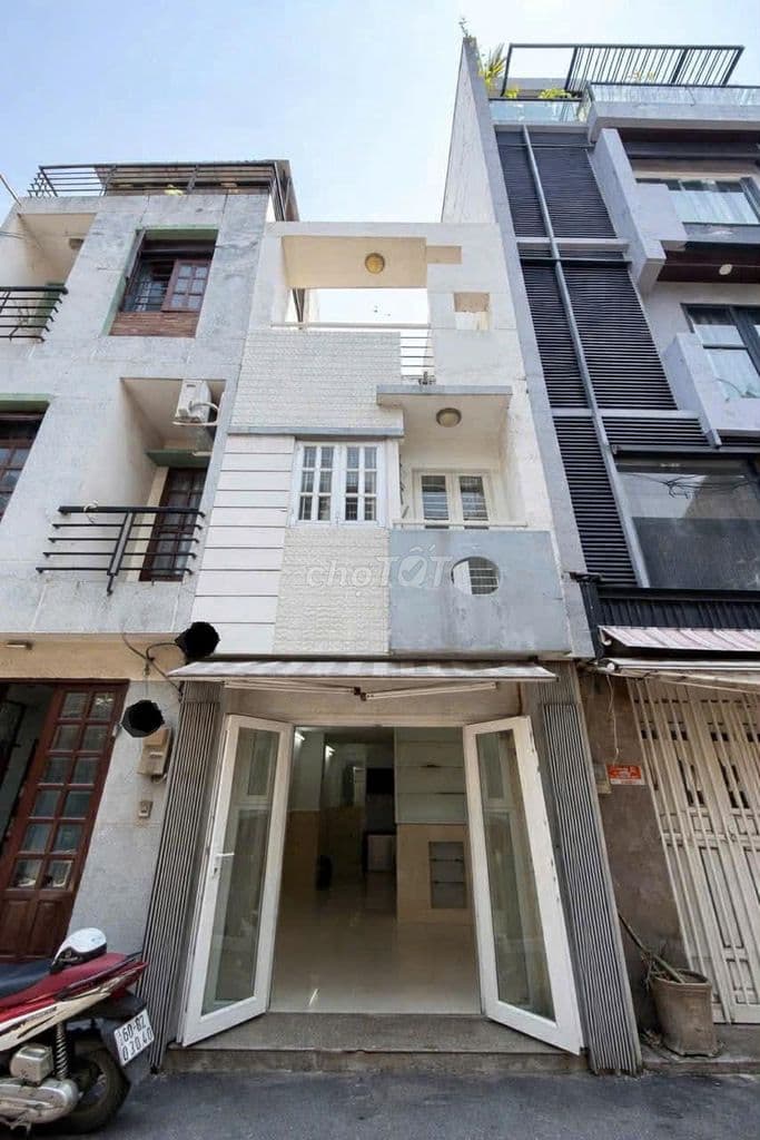 NHÀ HẺM XE HƠI GIÁP QUẬN 10 - 4 TẦNG BTCT - FULL NT - CHỈ NHỈNH 5 TỶ