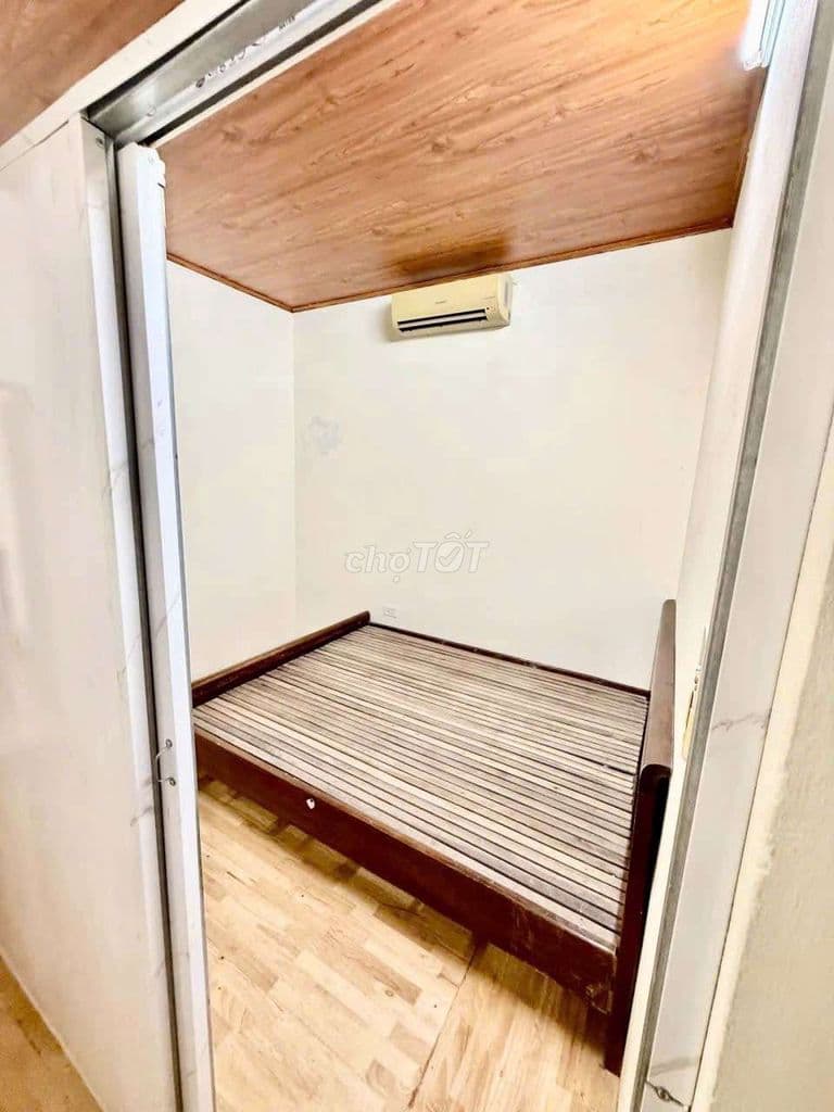 Mảnh đất còn sót lại ,74m , Mt 5m , sát trường chợ , 30m ra mặt phố