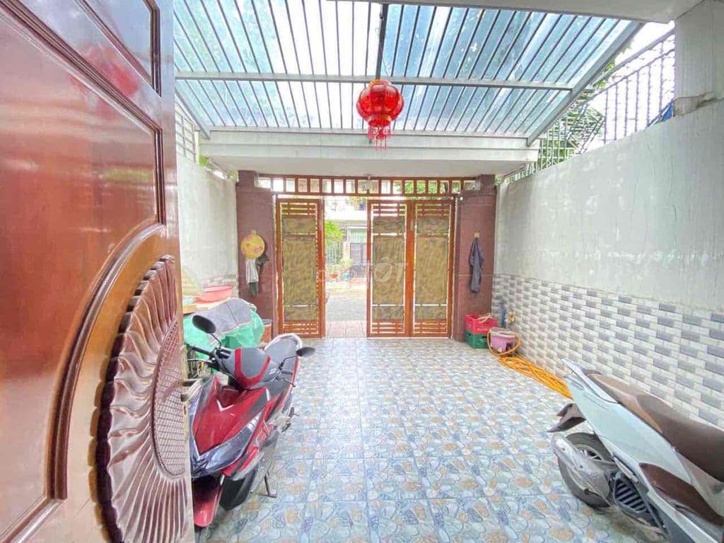 NHÀ ĐẸP MẶT TIỀN ĐƯỜNG 3 TẦNG NGANG 5M NỞ HẬU GẦN GA METRO