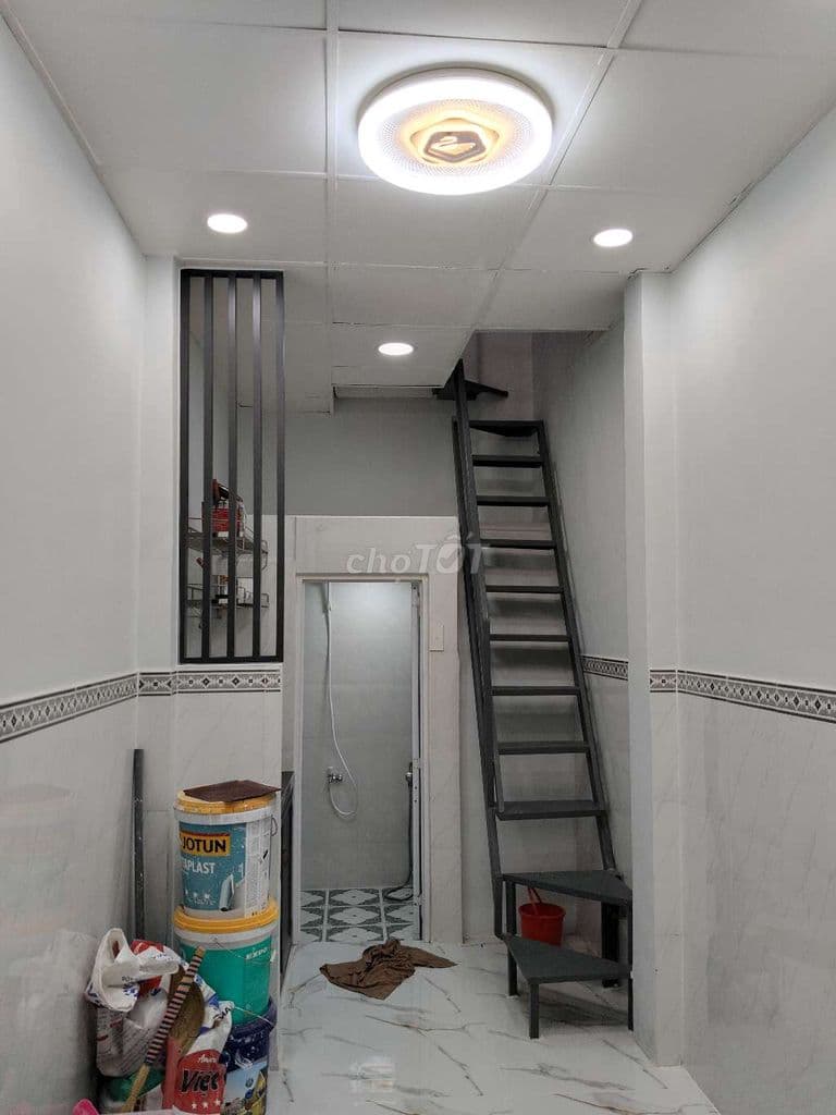 Nhà 2 lầu đúc hẻm nhỏ Lạc Long Quân TpHCM - Ảnh 3