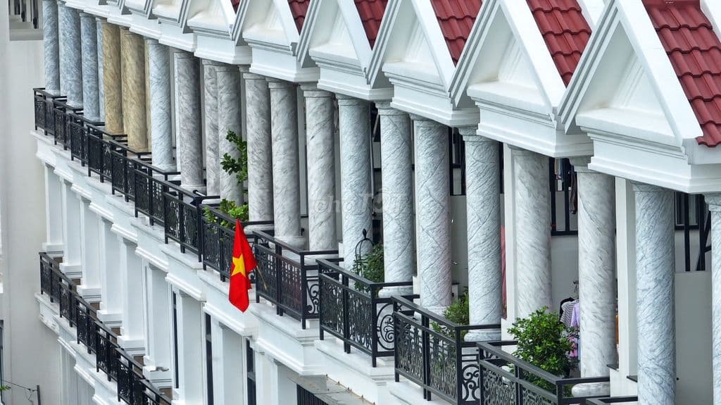 Nhà Ven Sông Sài Gòn Sát Vạn Phúc City Hẻm Ô Tô Tới Nhà, SHR