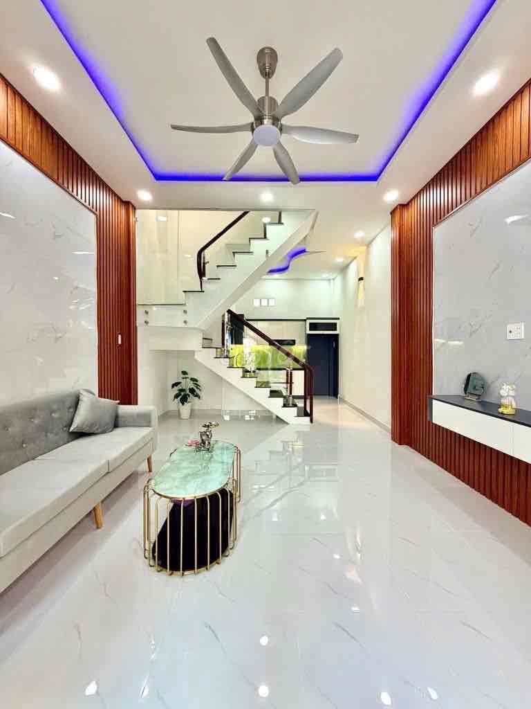 Nhà đẹp 40m2 ngay chợ, gần Q6, Trương Phước Phan, giá 3tỷ99 TL