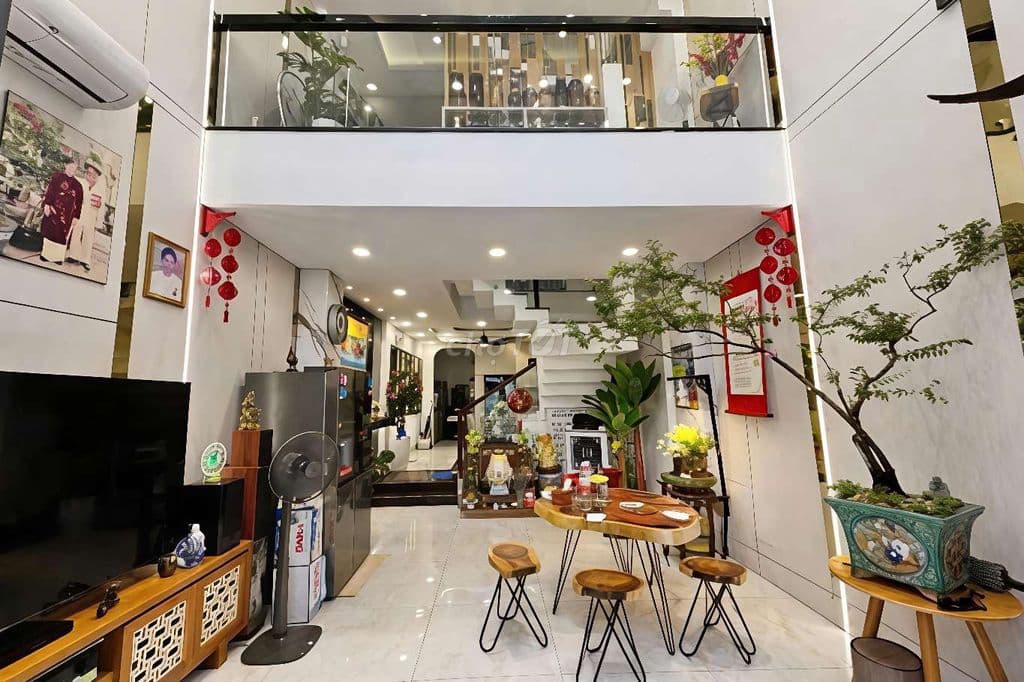 Chỉ 10Txx Bán nhà mới Gò Vấp HXH 5 tầng ô tô ngủ nhà gần Emart Gò Vấp