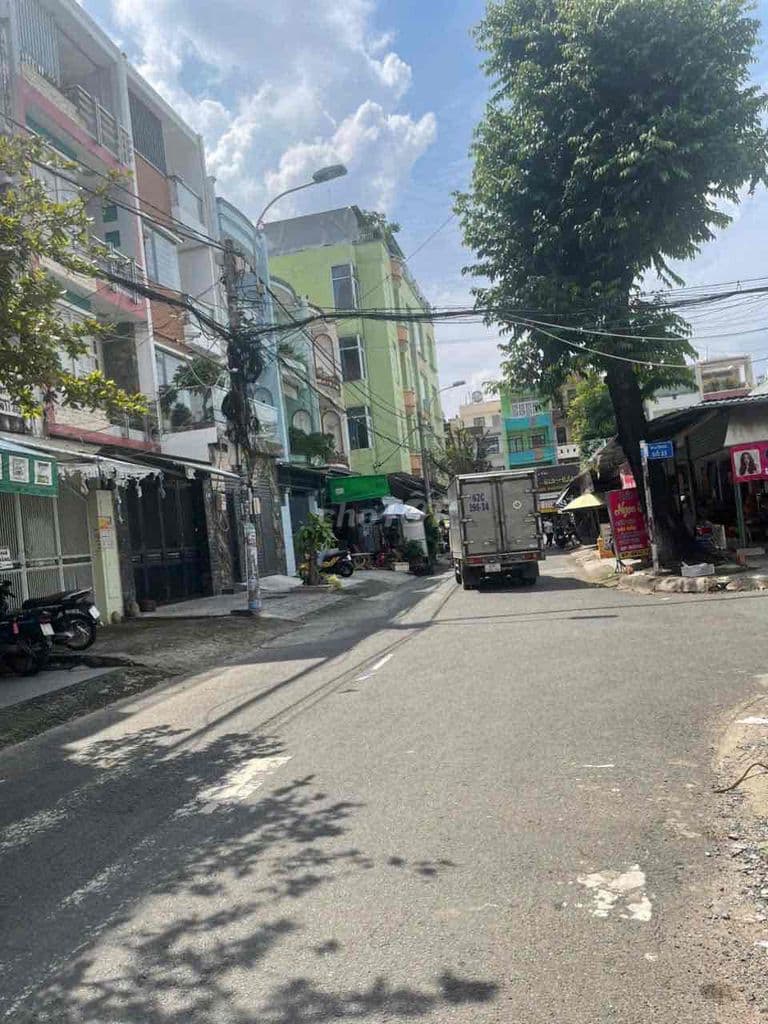 Nhà đường 28A KDC Tên Lửa, DT: 4.5x20m Trệt 2 Lầu ST. 12Tỷ950 - Ảnh 2