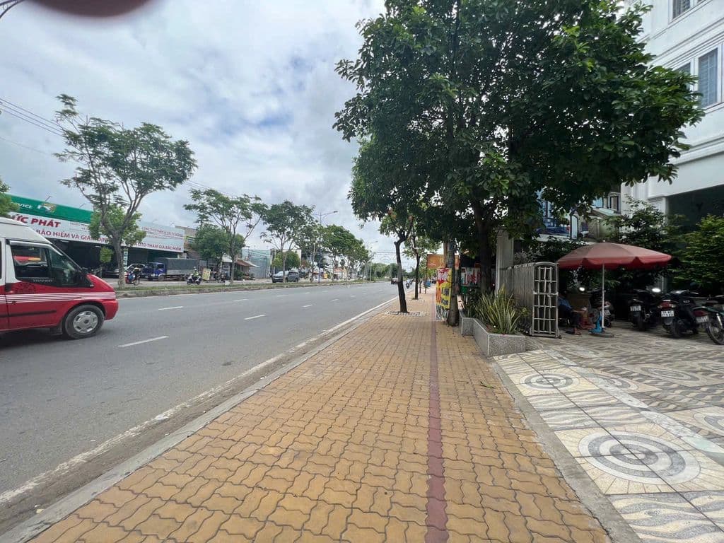 CẦN BÁN TOÀ NHÀ Ở HOẶC KẾT HỢP KINH DOANH VĂN PHÒNG