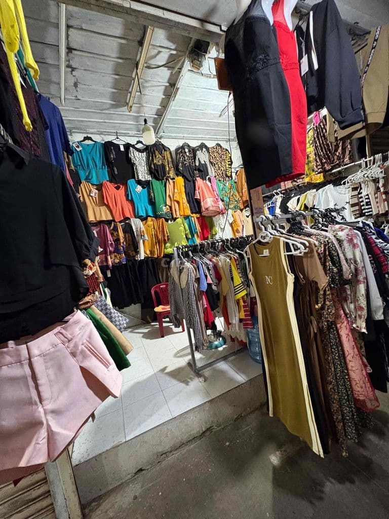 chính chủ cần bán sạp đôi bán quần áo