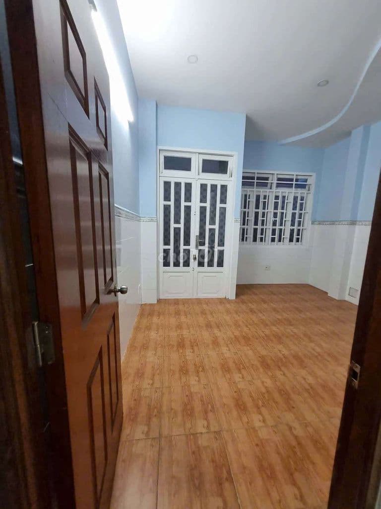 cần bán nhà 1 trệt 1 lầu 3 phòng ngủ gần chợ đường