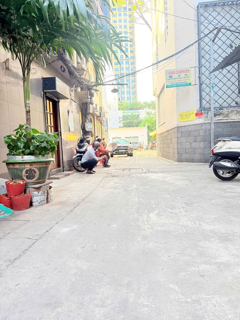 Hẻm Xe Hơi Sát MT Đường 3/2. (31m2, nở hậu). 4 Tầng Đúc. Giá 8.4 Tỷ TL - Ảnh 3