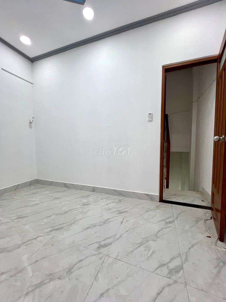 NHỈNH 2T - 2 TẦNG 2PN - KẾ BÊN KHU BÌNH PHÚ - Ảnh 3