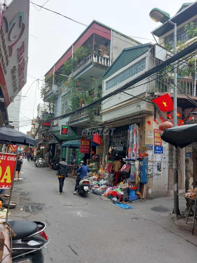 Định cư nơi khác cần bán nhà chính chủ mặt phố Pháo Đài Láng