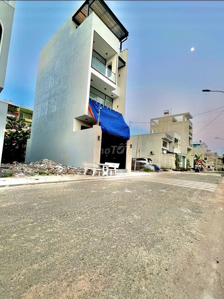 GẤP HẠ 200TR BÁN NHANH LÔ ĐẤT CÓ VỈA HÈ 970 60M2 KHU TOÀN NHÀ MỚI XÂY