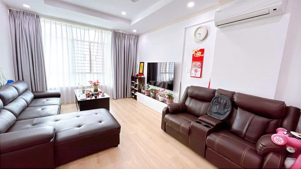 Bán căn hộ PHú Hoàng Anh DT 129m2 - Nhà đã decor toàn bộ, Tặng NT