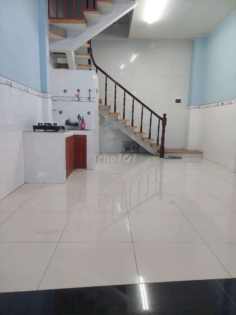 Bán 699 Lý Thường Kiệt 4,2x12m 5 tầng giá 14.9 tỷ