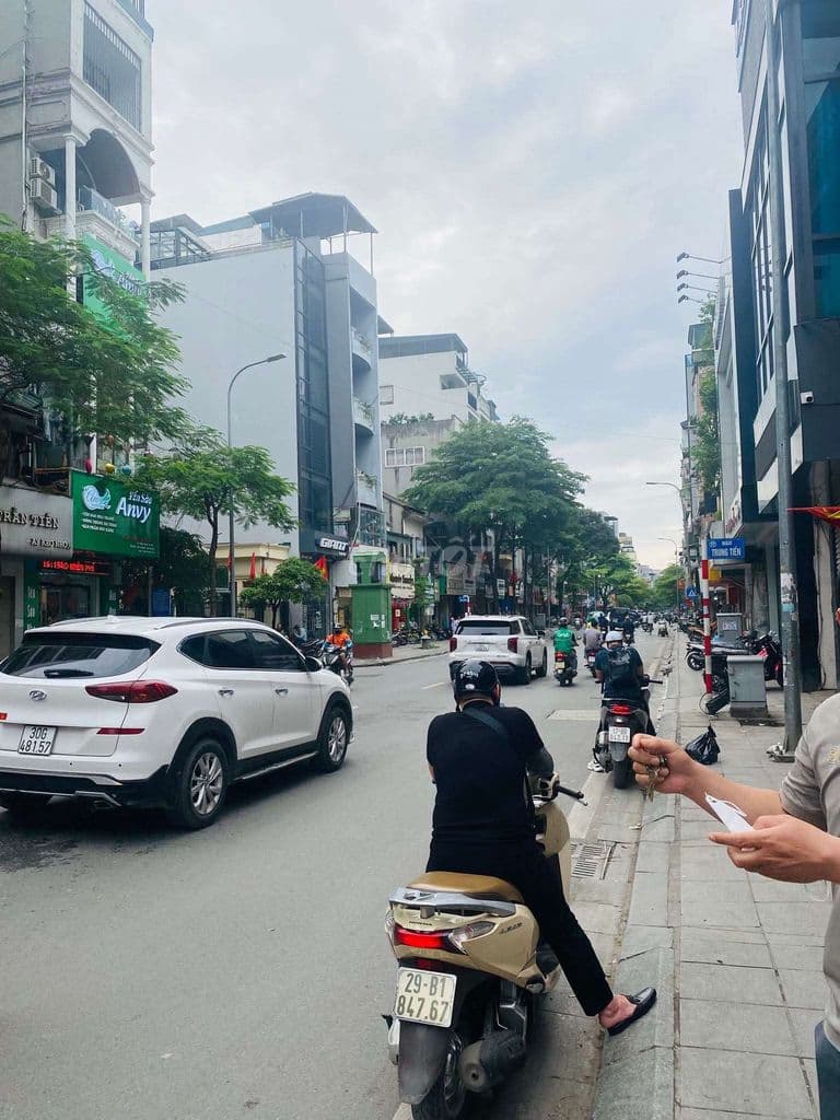 Nhà phố Khâm Thiên vị trí vamgf đắc địa,buôn bán sầm uất - Ảnh 2