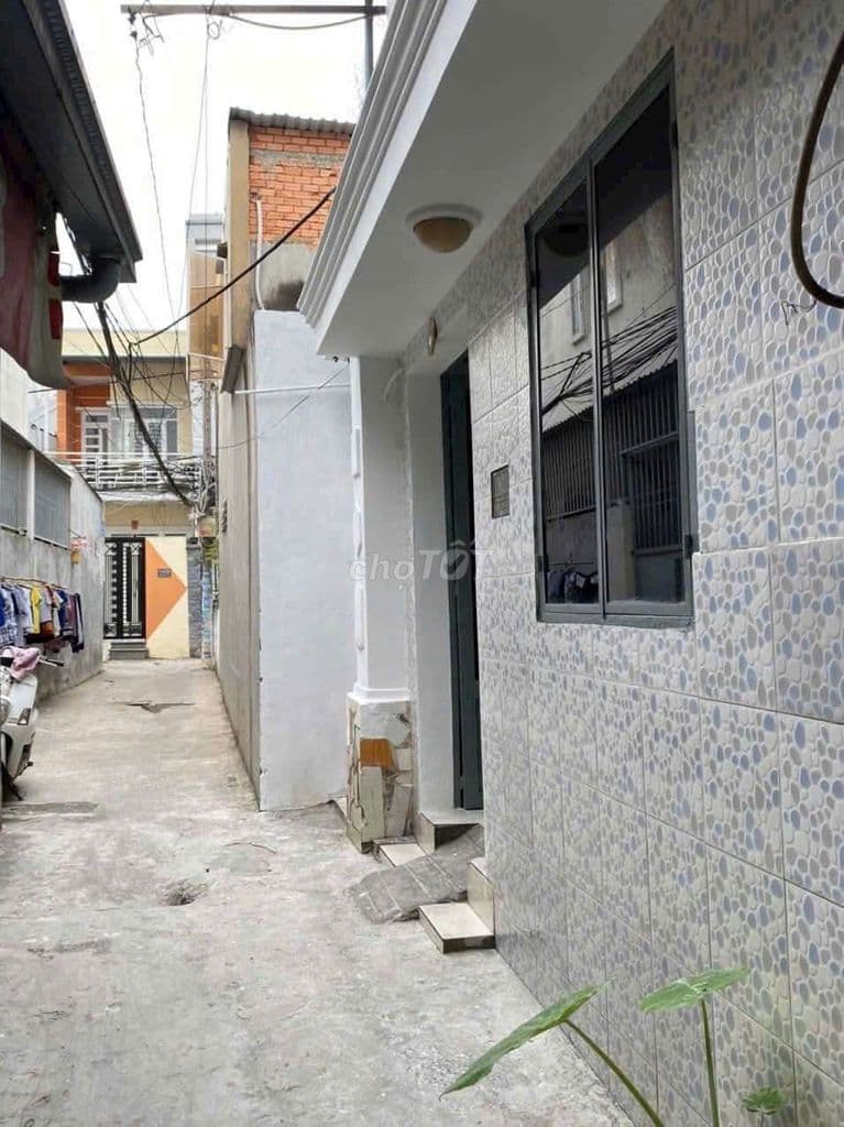 Cần bán nhà ngay chợ Hiệp Bình, 37m2, giá 3.4 tỷ