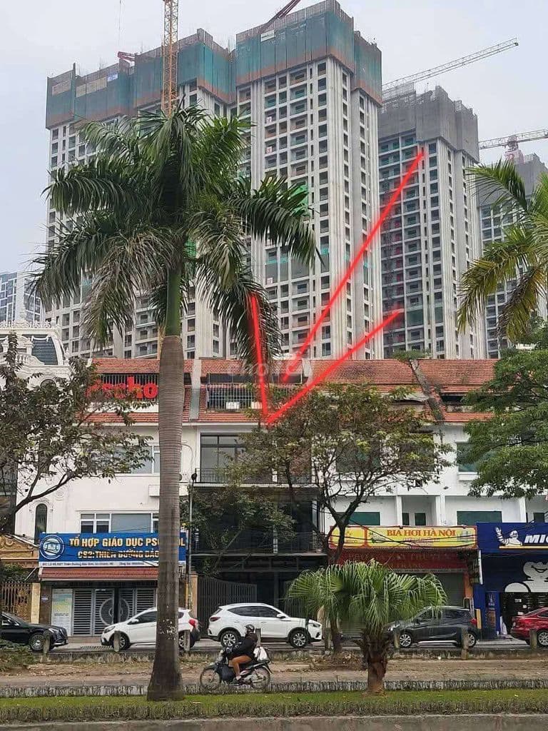 Cần bán gấp liền kề mặt phố Hoàng Tùng ( mặt đường vành đai 3.5 )