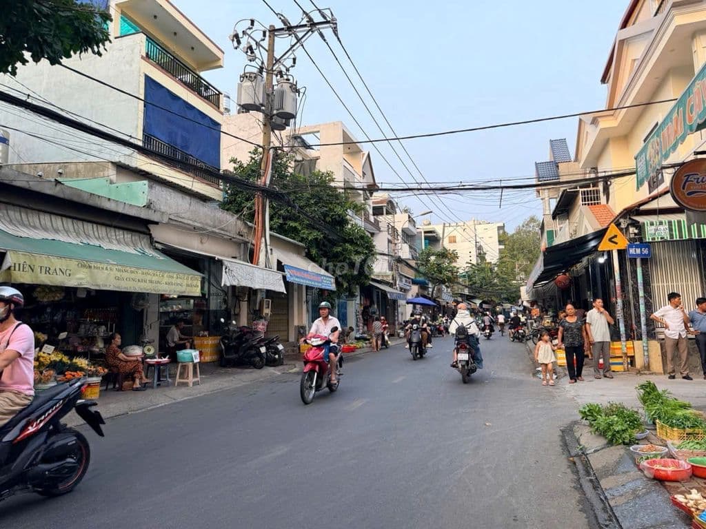 Đất hiếm ngang 6m ngay chợ - 110M NGAY Đỗ Xuân Hợp - Khu xây cao tầng - Ảnh 2