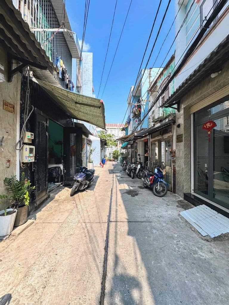 nhà bán gần miếu gò xoài, 4x8 đúc 1 lầu, sân thượng - Ảnh 2