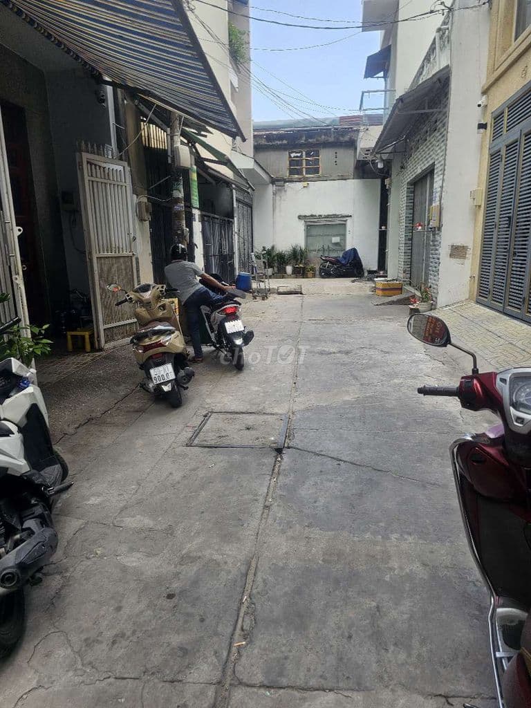 có hh giới thiệu bán nhà hẻm xe hơi 5m , 4×14 , đúc 4 lầu