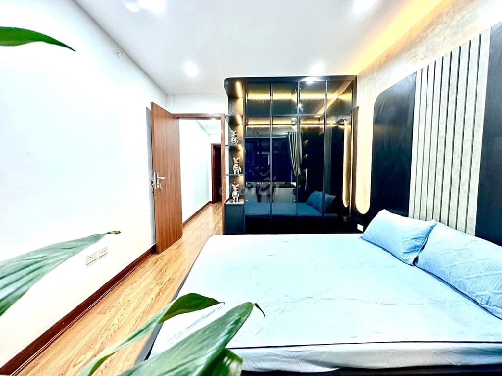 BÁN NHÀ!!! Hoàng Quốc Việt – Ngõ thông – Ô tô – An sinh đỉnh - Ảnh 2