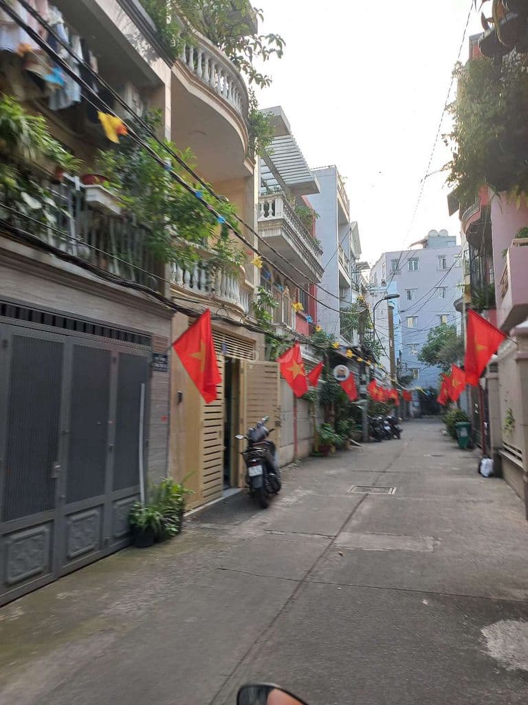 Khu ẩm Thực Phan Xích Long Phú Nhuận sát bệnh Viện Hoàng Mỹ,HXH đổ cửa