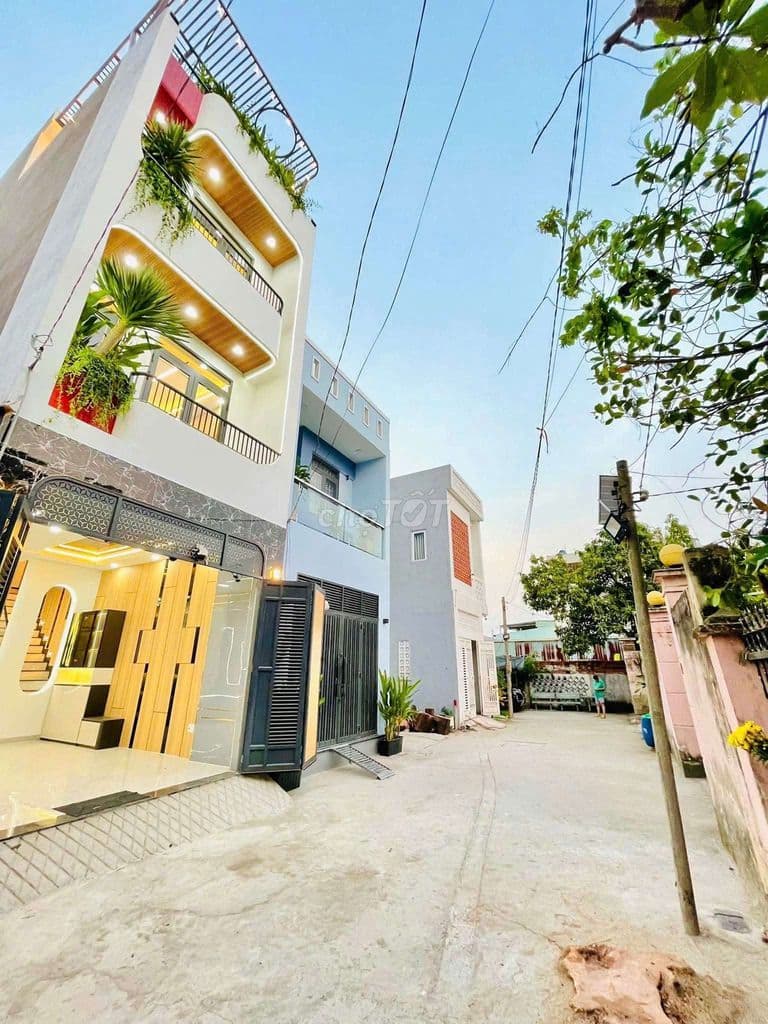 Hơn 5 tỷ- Nhà Q12, HXH 6m, DT 4x15m, Gara 2 oto, nội thất 5 sao