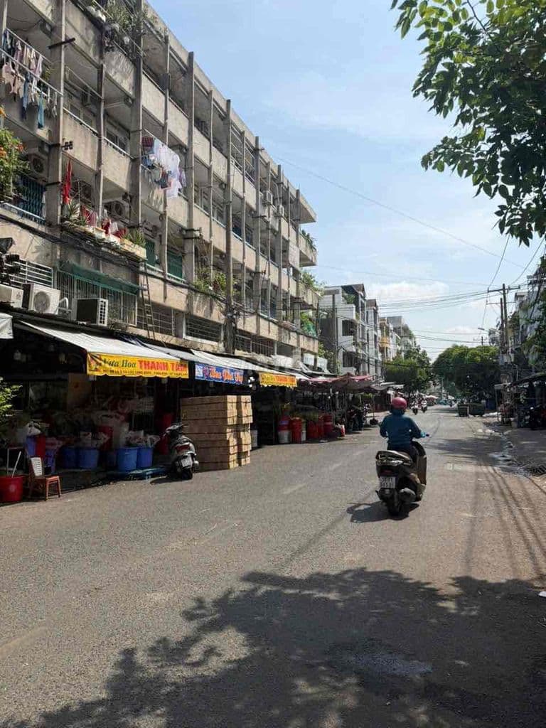 NHÀ MẶT TIỀN KHU CHỢ HOA ĐẦM SEN - Ảnh 3