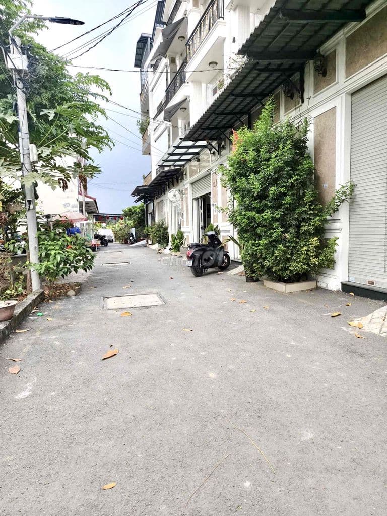 Nhà đẹp 3 tầng, ngang 5m, gần chợ Hiệp Bình, HBC Thủ Đức - Ảnh 3