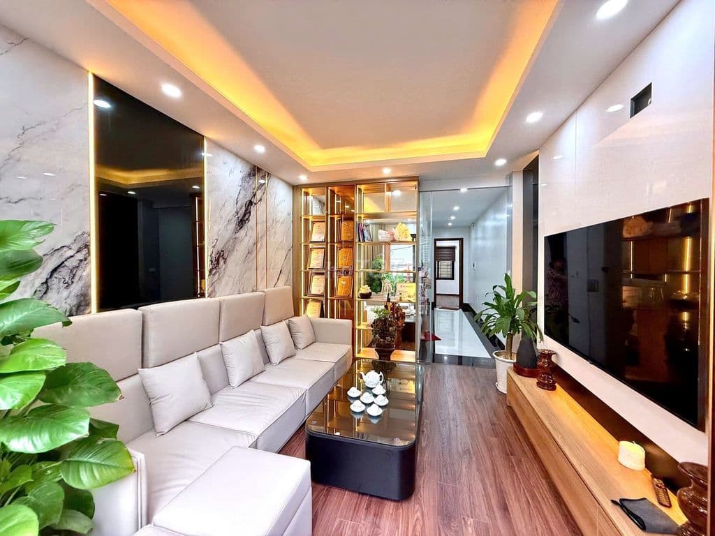 Bán Gấp Nhà Đẹp Phố Cát Linh - Đống Đa 40m² x 5T - Sát Phố Giá 7.6 Tỷ